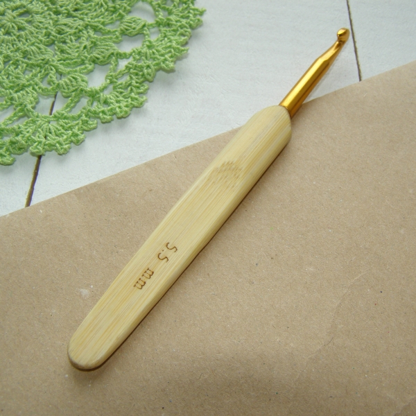 Крючок с бамбуковой ручкой, золотистый, 5,5мм
