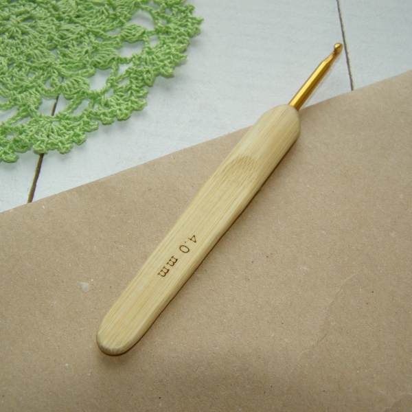 Крючок с бамбуковой ручкой, золотистый, 4,0мм