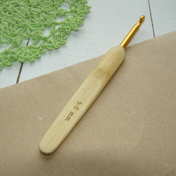 Крючок с бамбуковой ручкой, золотистый, 5,0мм