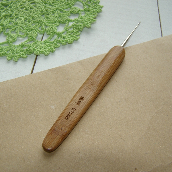 Крючок с бамбуковой ручкой, стальной, 0,75мм