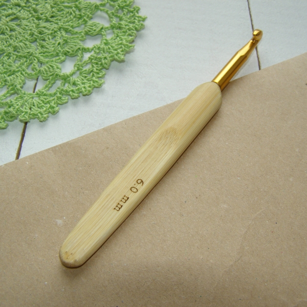 Крючок с бамбуковой ручкой, золотистый, 6,0мм